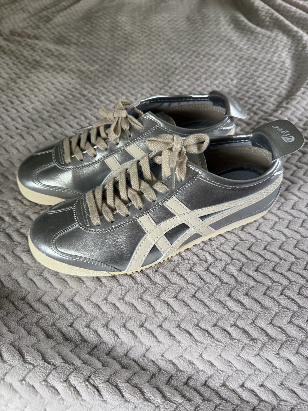 Onitsuka Tiger by Asics Silver and Cream Classic Low-Top Sneakers